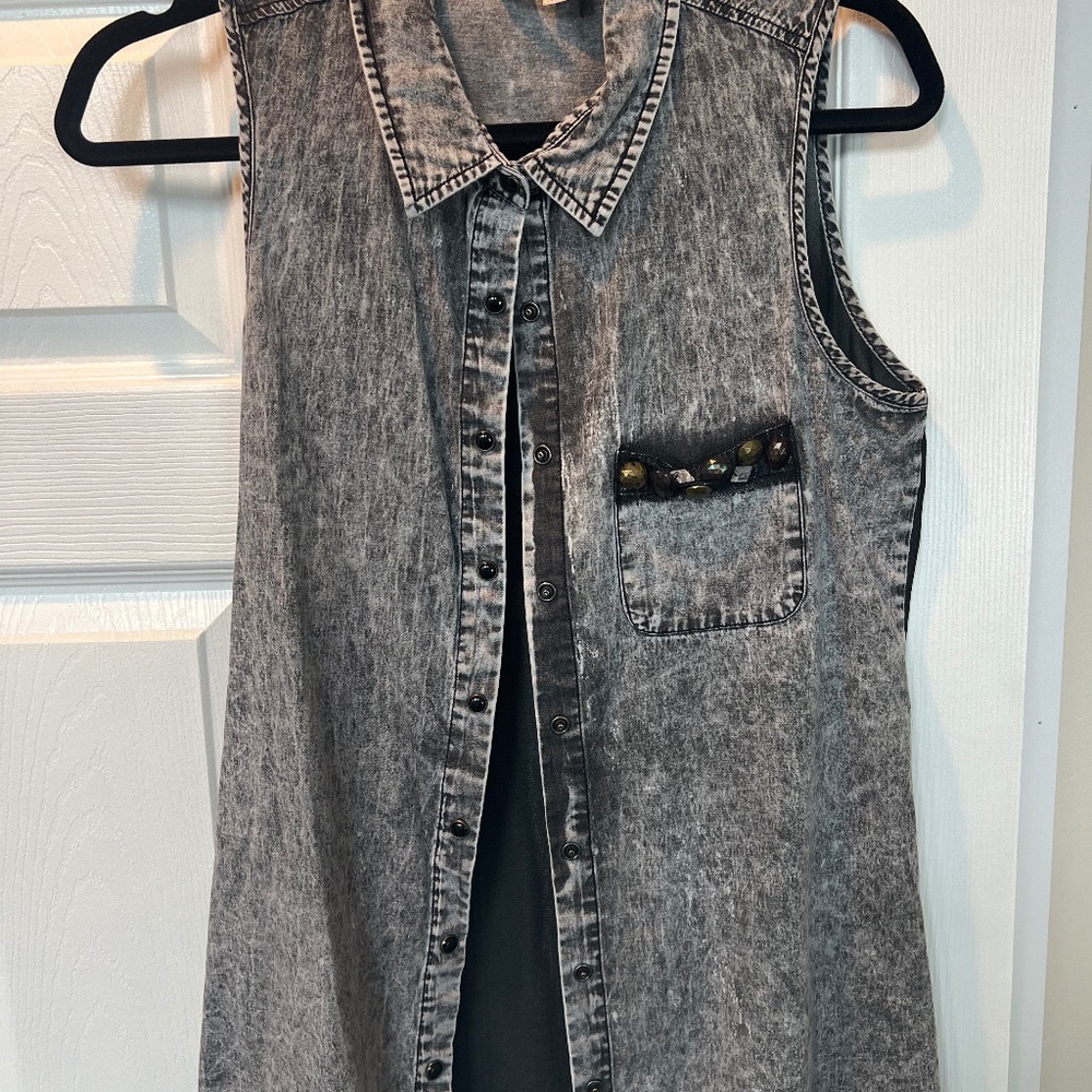 BKE sleeveless blouse